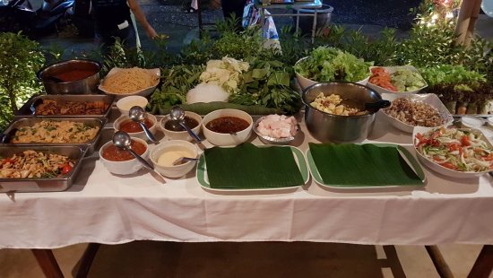 lomadivingkhaolak_03buffet.jpg