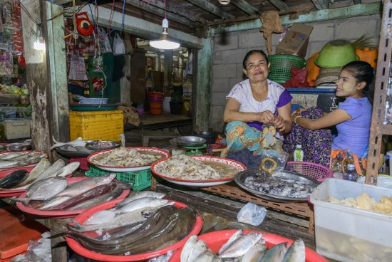 lomadivingkhaolak_03kawthaungmarkt.jpg