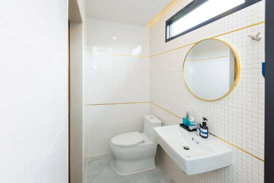 lomadivingkhaolak_15ctoilet.jpg