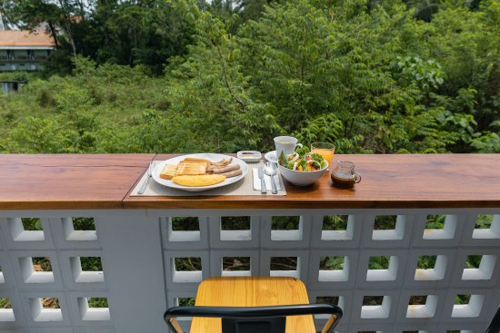 lomadivingkhaolak_19breakfast.jpg